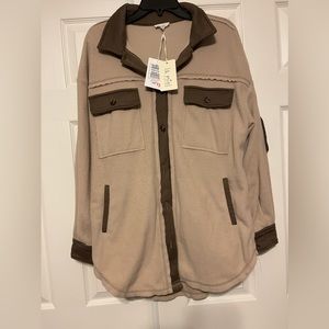 Super cute and cozy oversized shacket. Size S. BRAND NEW